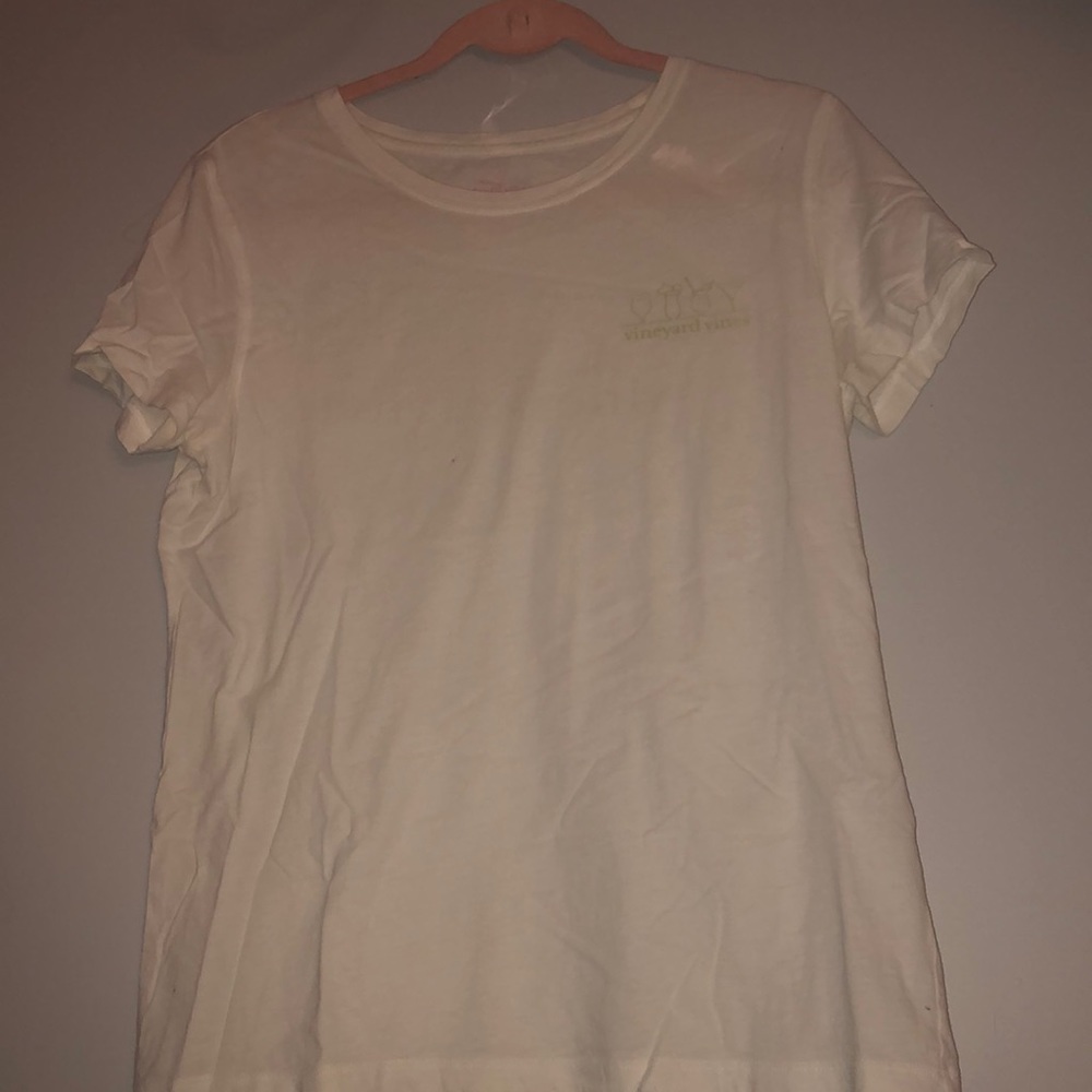 VINEYARD VINES White tee